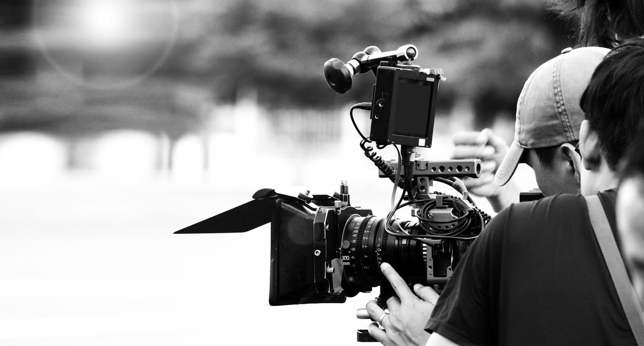 Black white cameraman 14821d295651a5d3545d8c9c510a333beae78fde39a617507b2d980c0d20c0b5